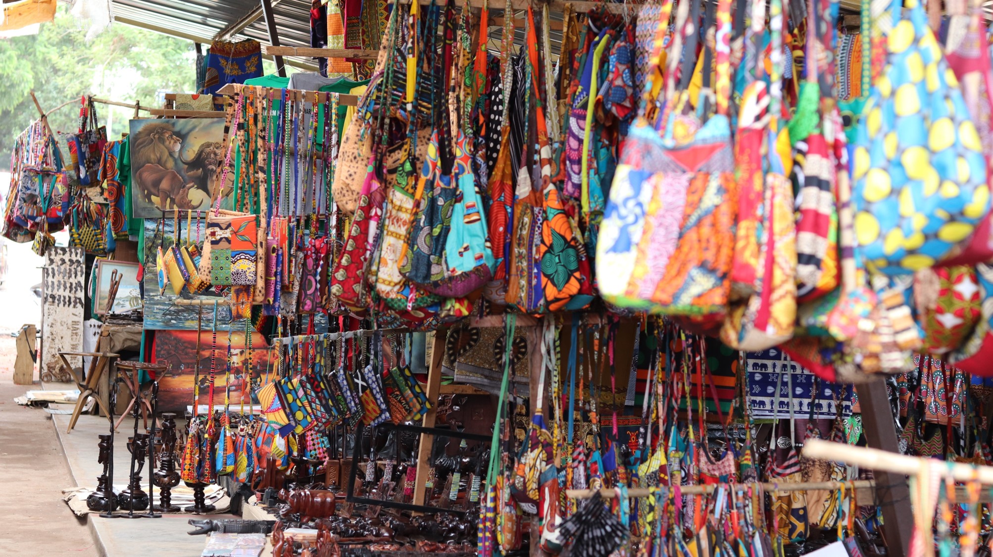 traditional bag and art market in Malawi
